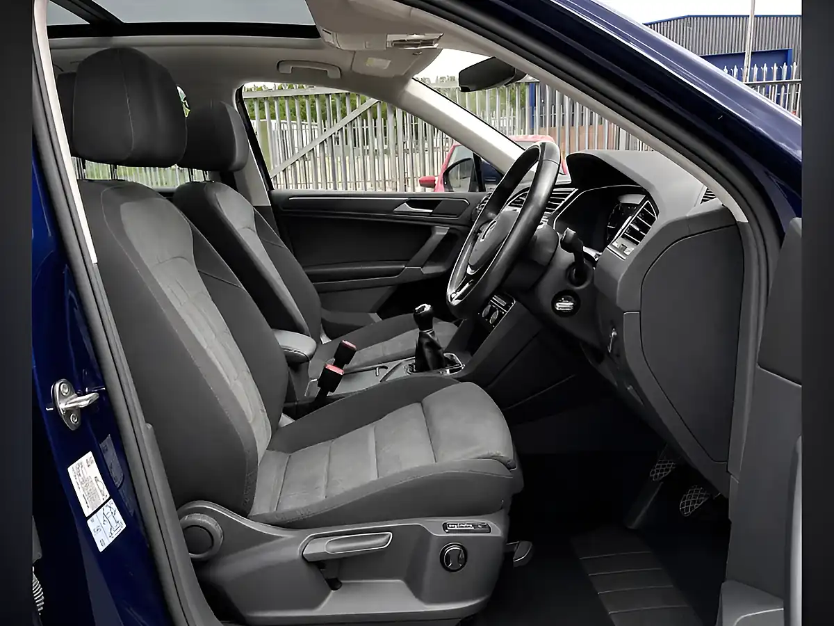 Used 2018 Volkswagen Tiguan Sel Blue - Interior and Exterior details 11