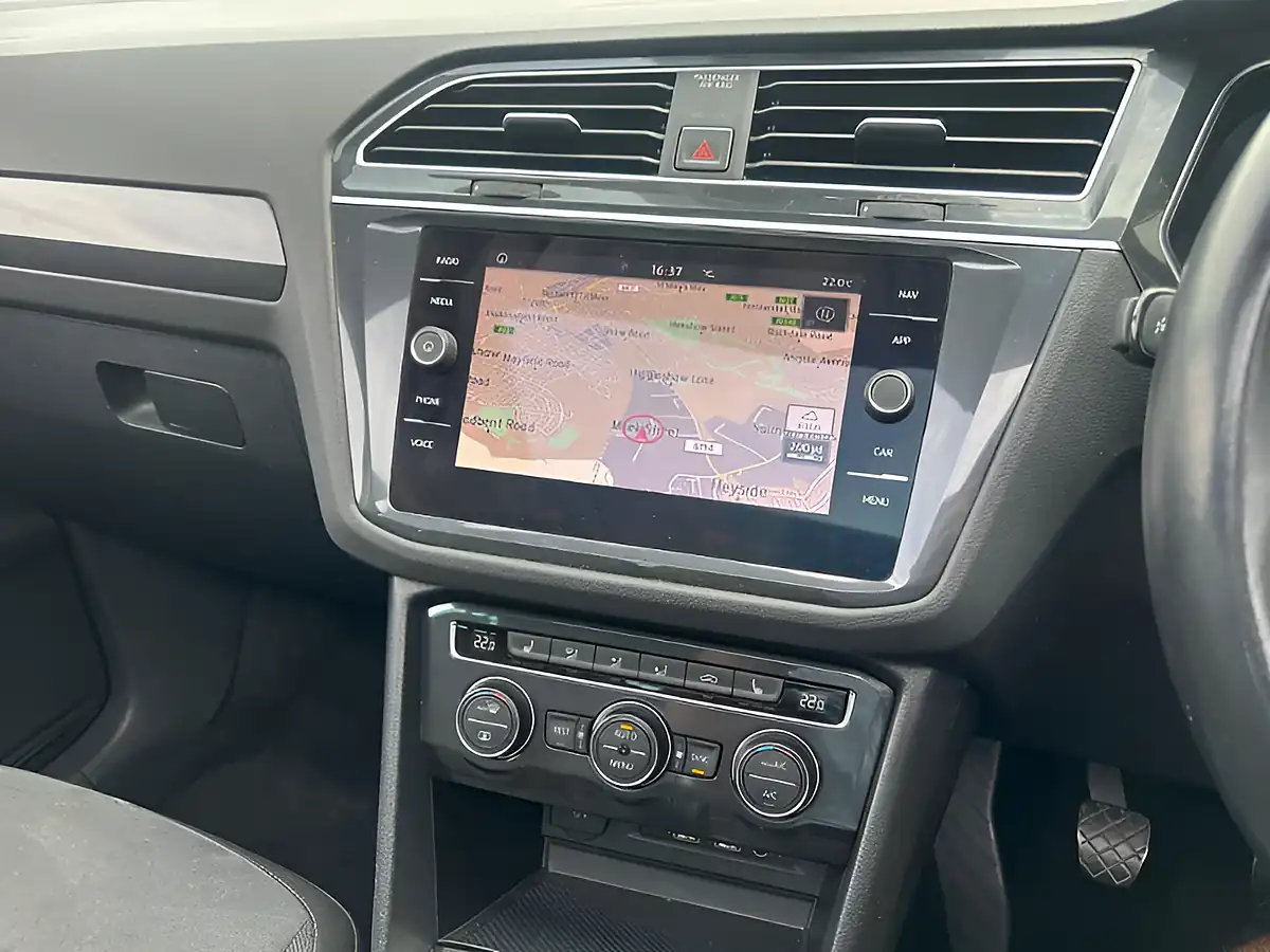 Used 2018 Volkswagen Tiguan Sel Blue - Interior and Exterior details 15