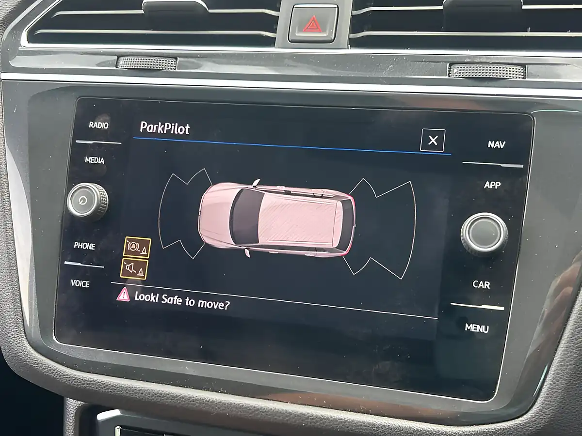 Used 2018 Volkswagen Tiguan Sel Blue - Interior and Exterior details 16