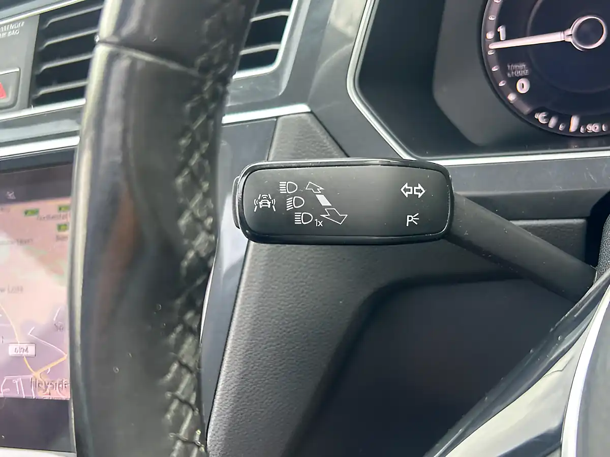Used 2018 Volkswagen Tiguan Sel Blue - Interior and Exterior details 17