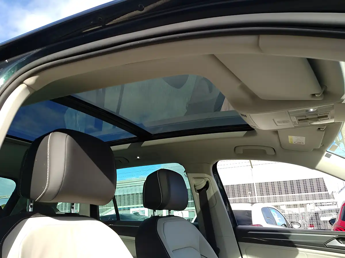 Used 2018 Volkswagen Tiguan Sel Green - Interior and Exterior details 11