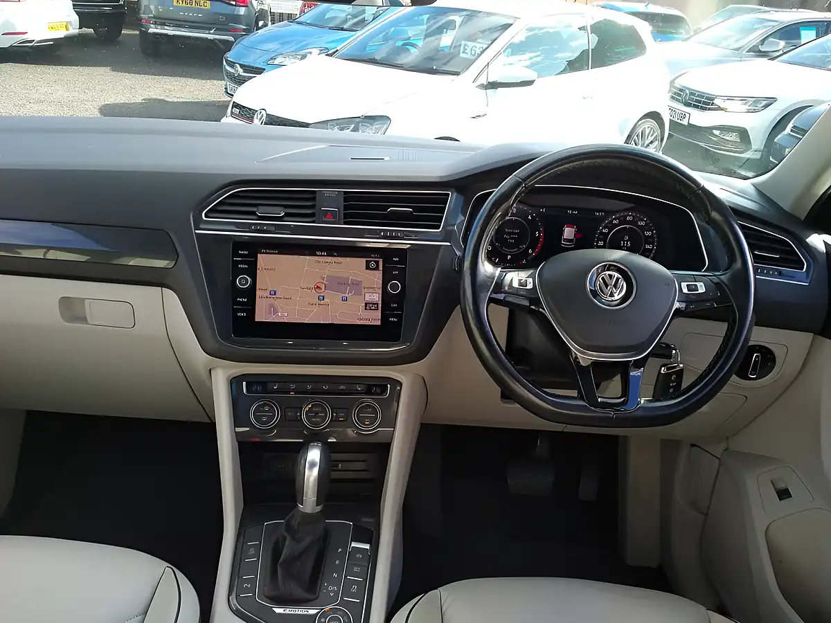 Used 2018 Volkswagen Tiguan Sel Green - Interior and Exterior details 12