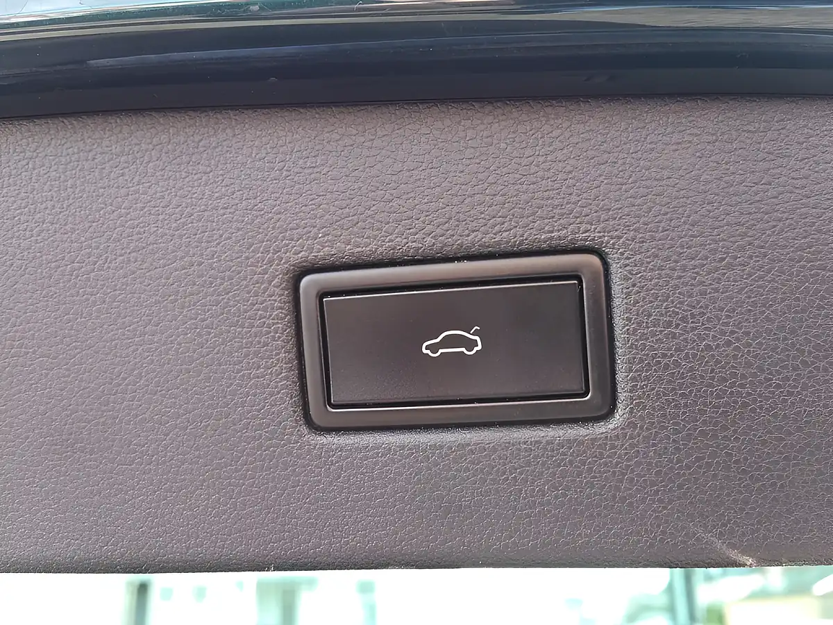 Used 2018 Volkswagen Tiguan Sel Green - Interior and Exterior details 13