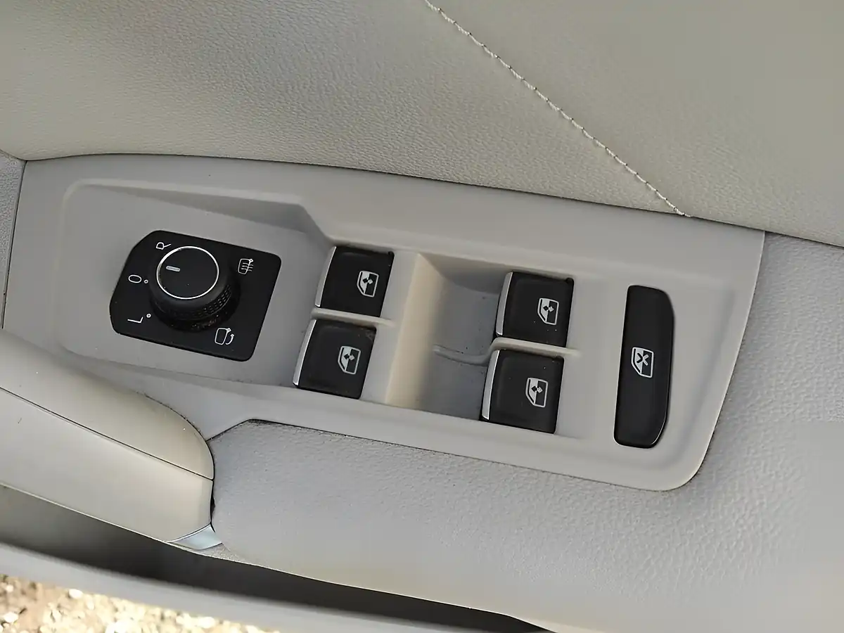 Used 2018 Volkswagen Tiguan Sel Green - Interior and Exterior details 15