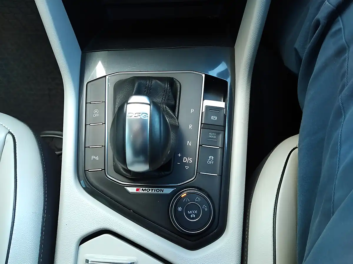 Used 2018 Volkswagen Tiguan Sel Green - Interior and Exterior details 18
