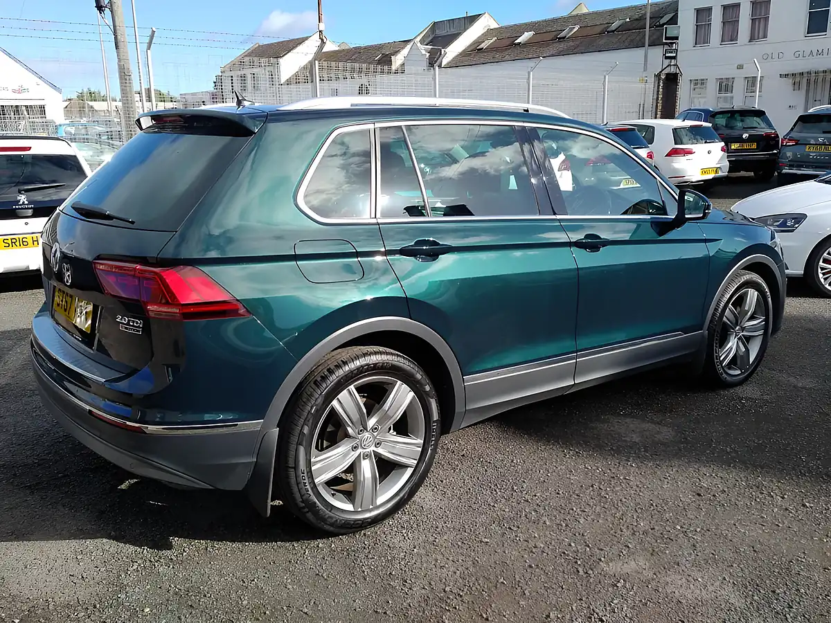Used 2018 Volkswagen Tiguan Sel Green - Interior and Exterior details 8