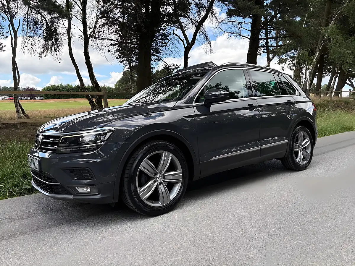Used 2018 Volkswagen Tiguan Sel Grey - Interior and Exterior details 10