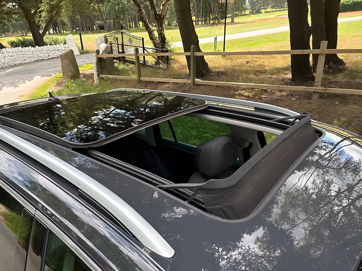 Used 2018 Volkswagen Tiguan Sel Grey - Interior and Exterior details 16