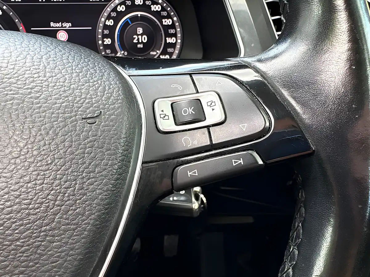 Used 2018 Volkswagen Tiguan Sel Grey - Interior and Exterior details 19