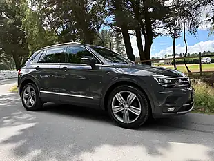 Used 2018 Volkswagen Tiguan Sel Grey - Interior and Exterior details 2