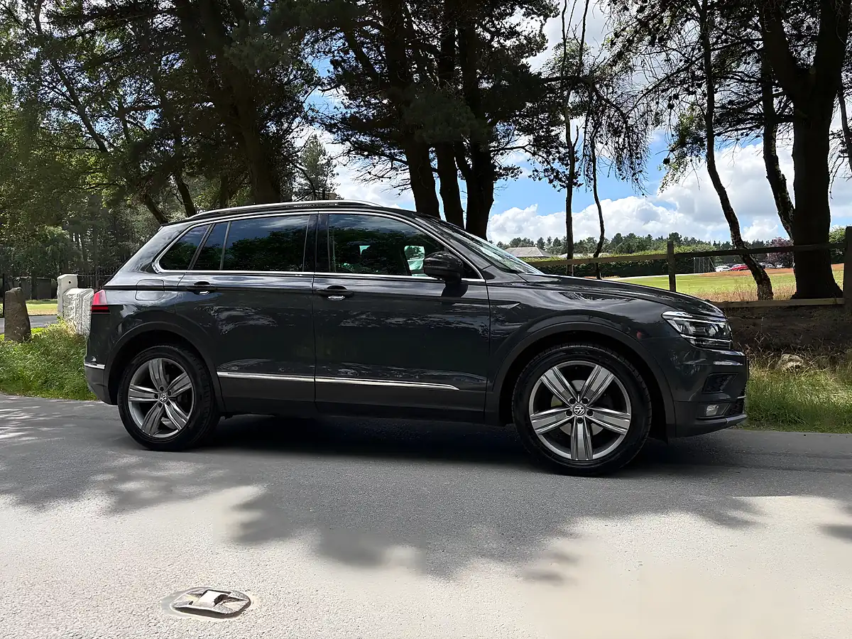 Used 2018 Volkswagen Tiguan Sel Grey - Interior and Exterior details 3