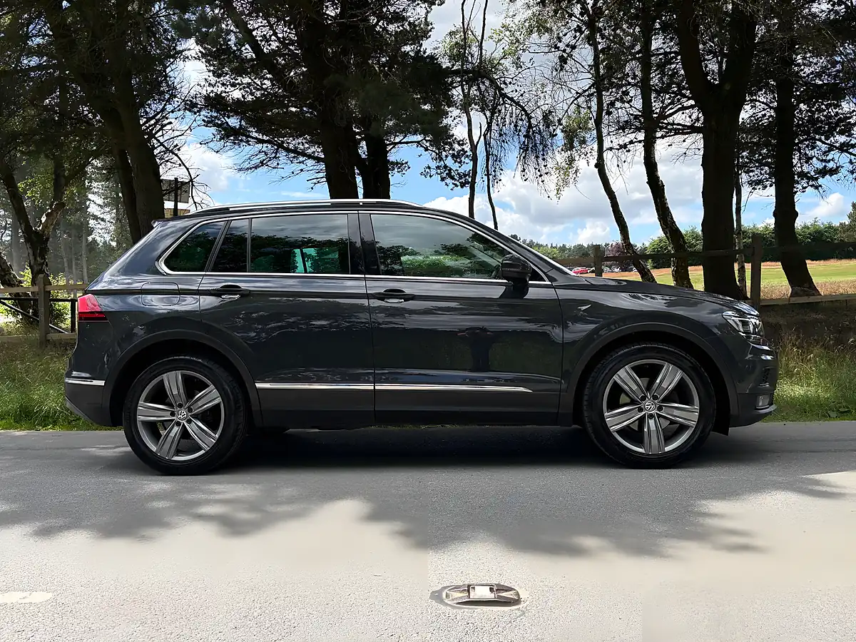 Used 2018 Volkswagen Tiguan Sel Grey - Interior and Exterior details 4
