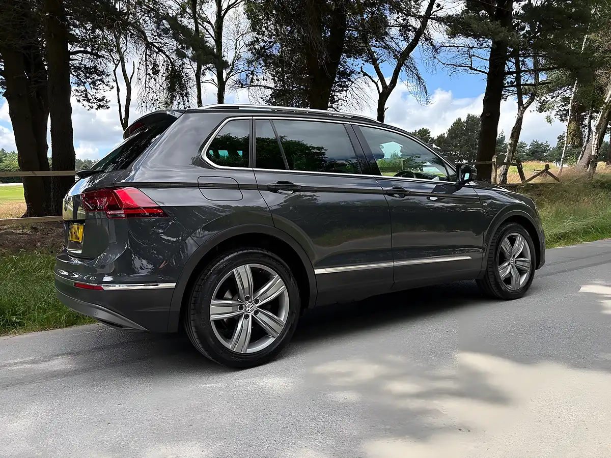 Used 2018 Volkswagen Tiguan Sel Grey - Interior and Exterior details 6