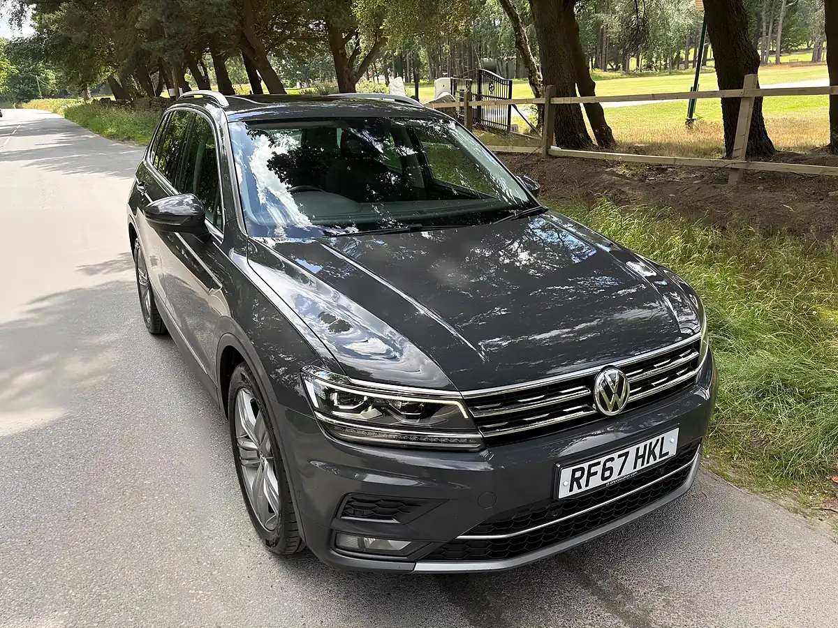 Used 2018 Volkswagen Tiguan Sel Grey - Interior and Exterior details 9