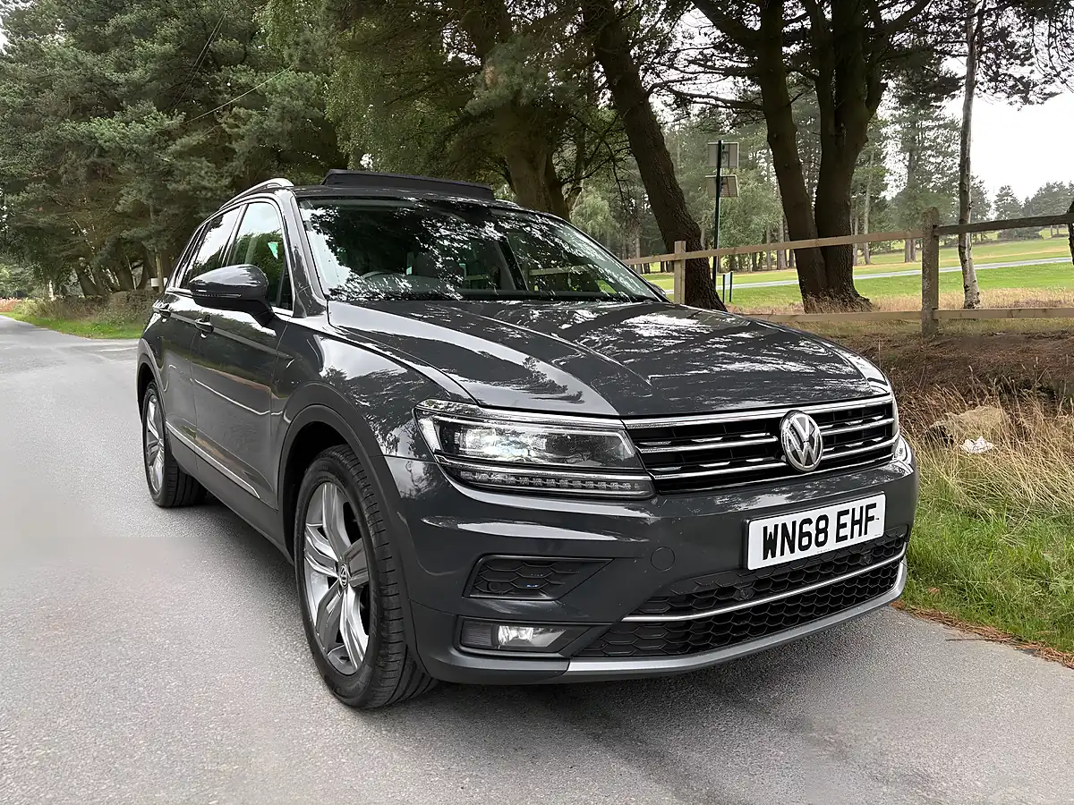 Used 2018 Volkswagen Tiguan Sel Grey - Front View