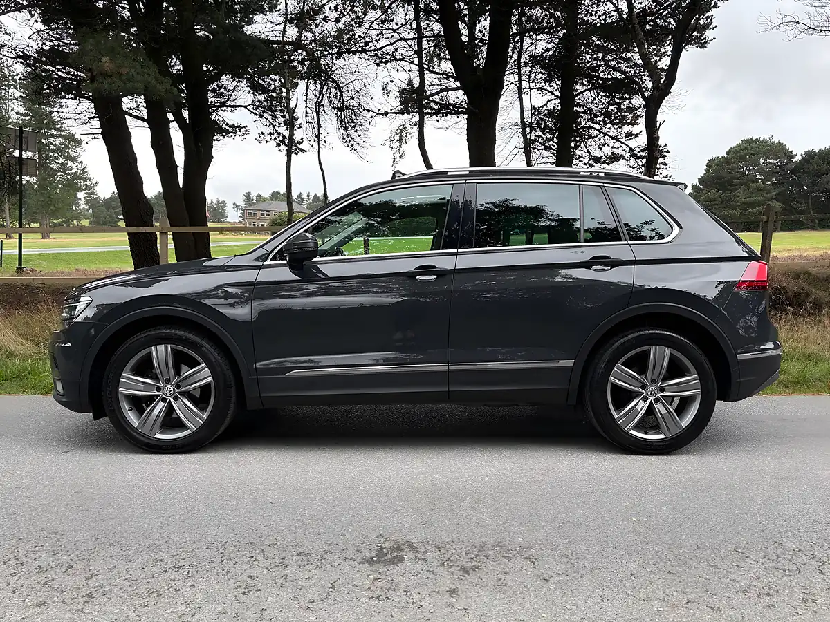 Used 2018 Volkswagen Tiguan Sel Grey - Interior and Exterior details 10