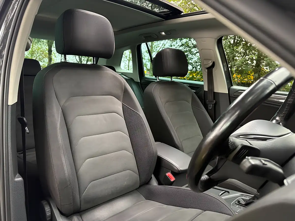 Used 2018 Volkswagen Tiguan Sel Grey - Interior and Exterior details 13