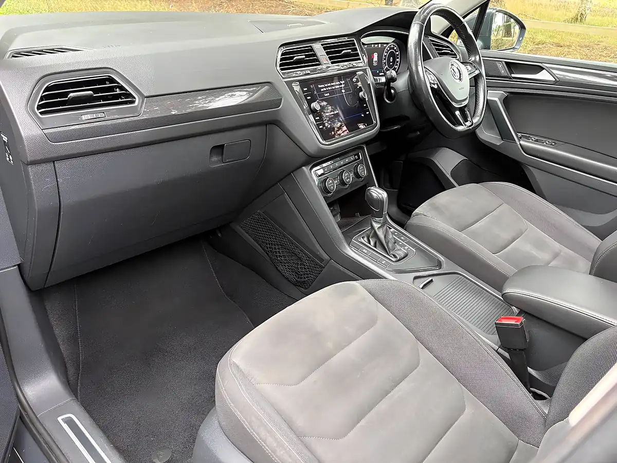Used 2018 Volkswagen Tiguan Sel Grey - Interior and Exterior details 14