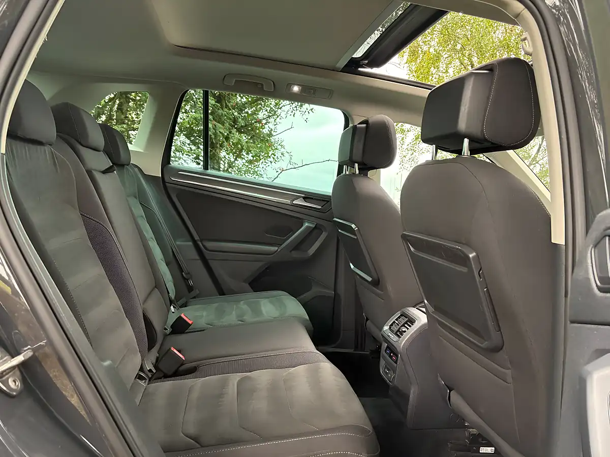 Used 2018 Volkswagen Tiguan Sel Grey - Interior and Exterior details 15