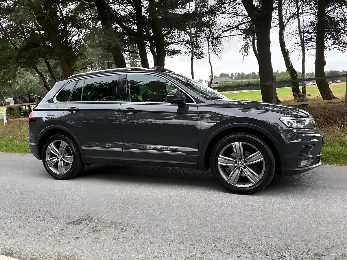 Used 2018 Volkswagen Tiguan Sel Grey - Interior and Exterior details 3