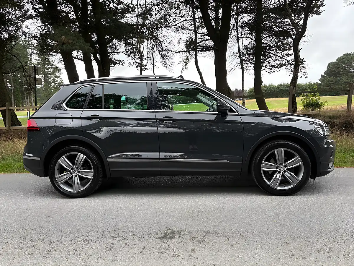 Used 2018 Volkswagen Tiguan Sel Grey - Interior and Exterior details 4
