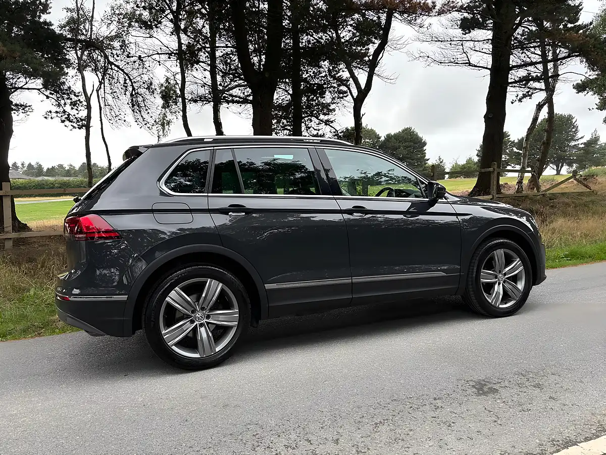Used 2018 Volkswagen Tiguan Sel Grey - Interior and Exterior details 5