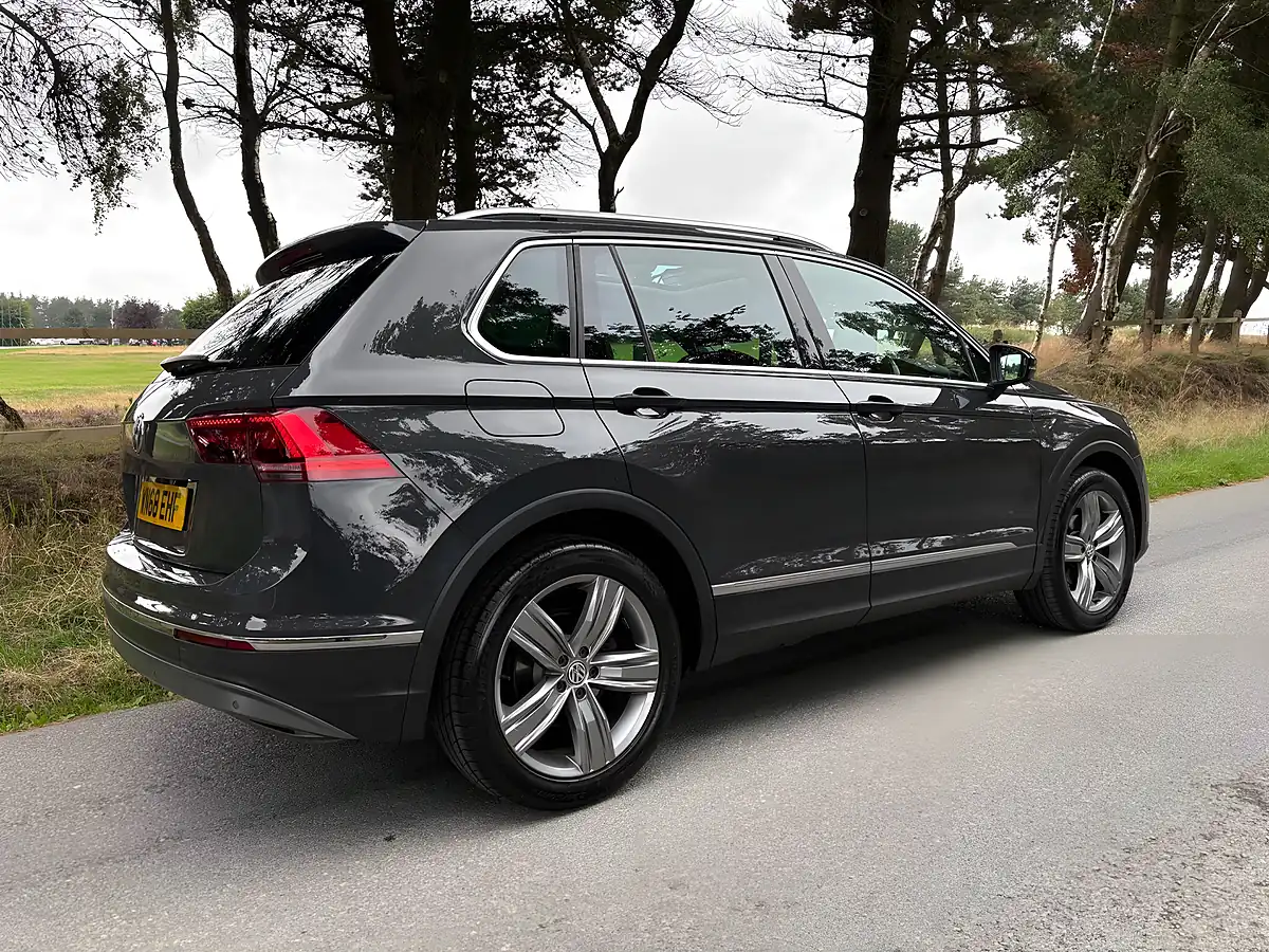 Used 2018 Volkswagen Tiguan Sel Grey - Interior and Exterior details 6