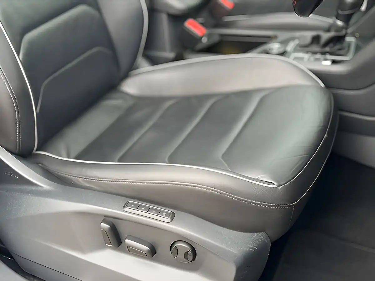 Used 2018 Volkswagen Tiguan Sel Pure White - Interior and Exterior details 10