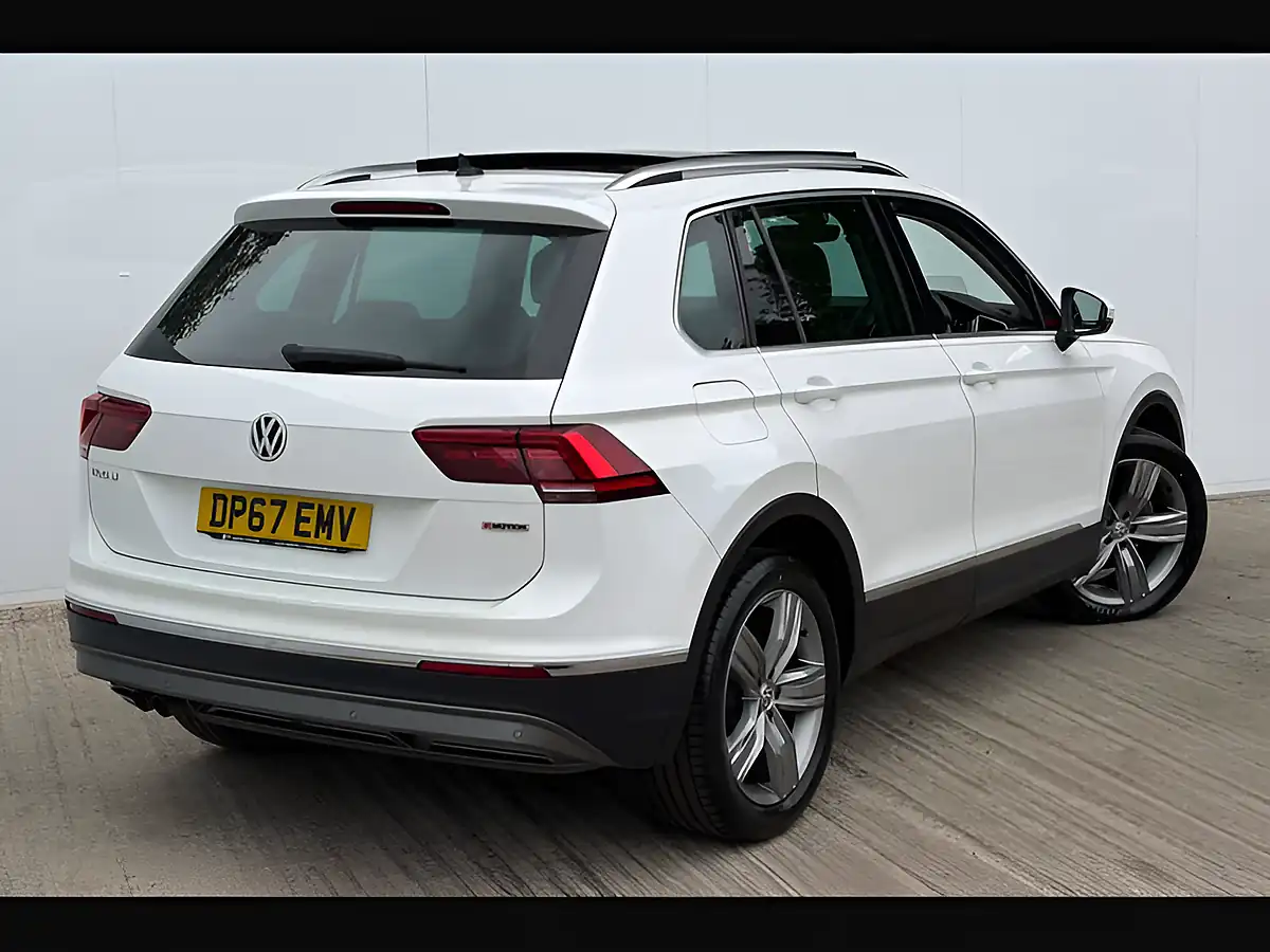 Used 2018 Volkswagen Tiguan Sel Pure White - Interior and Exterior details 11
