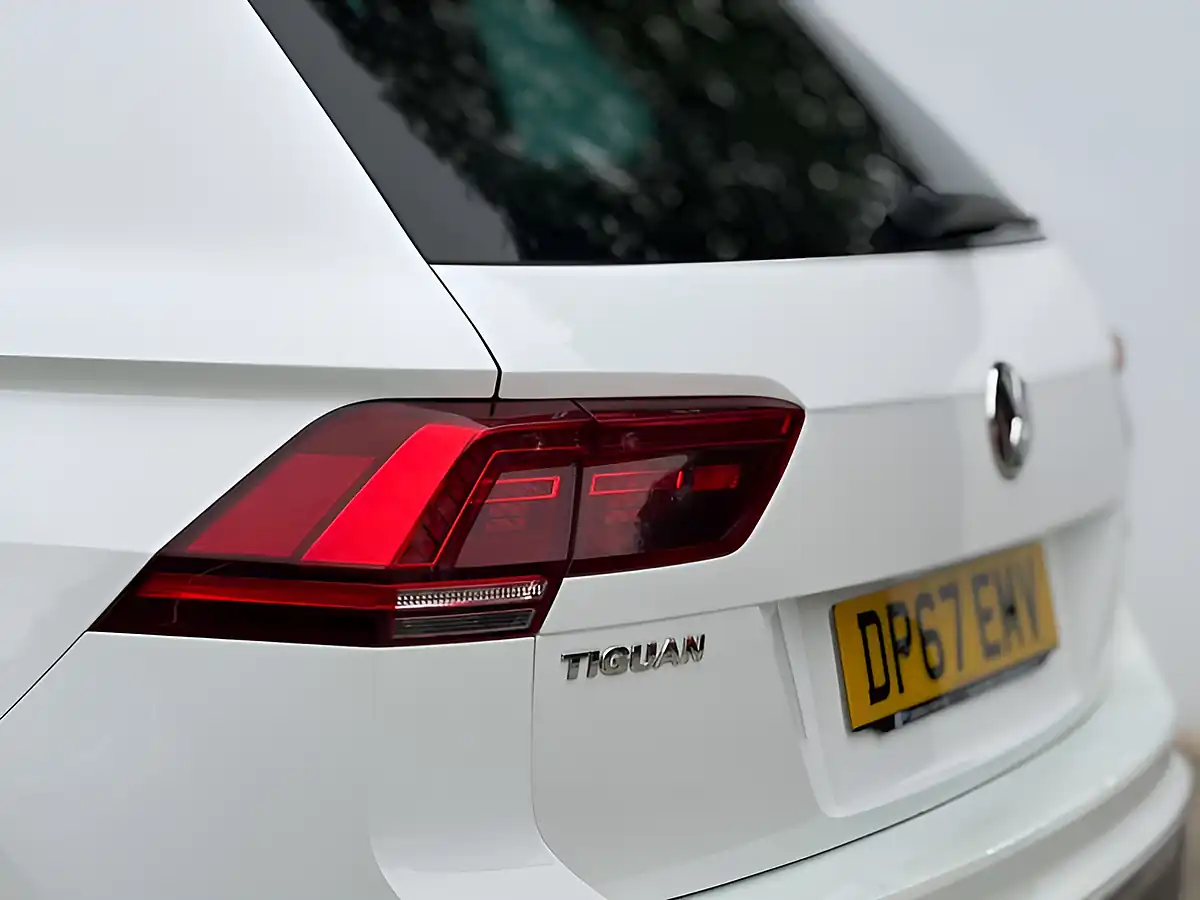 Used 2018 Volkswagen Tiguan Sel Pure White - Interior and Exterior details 15