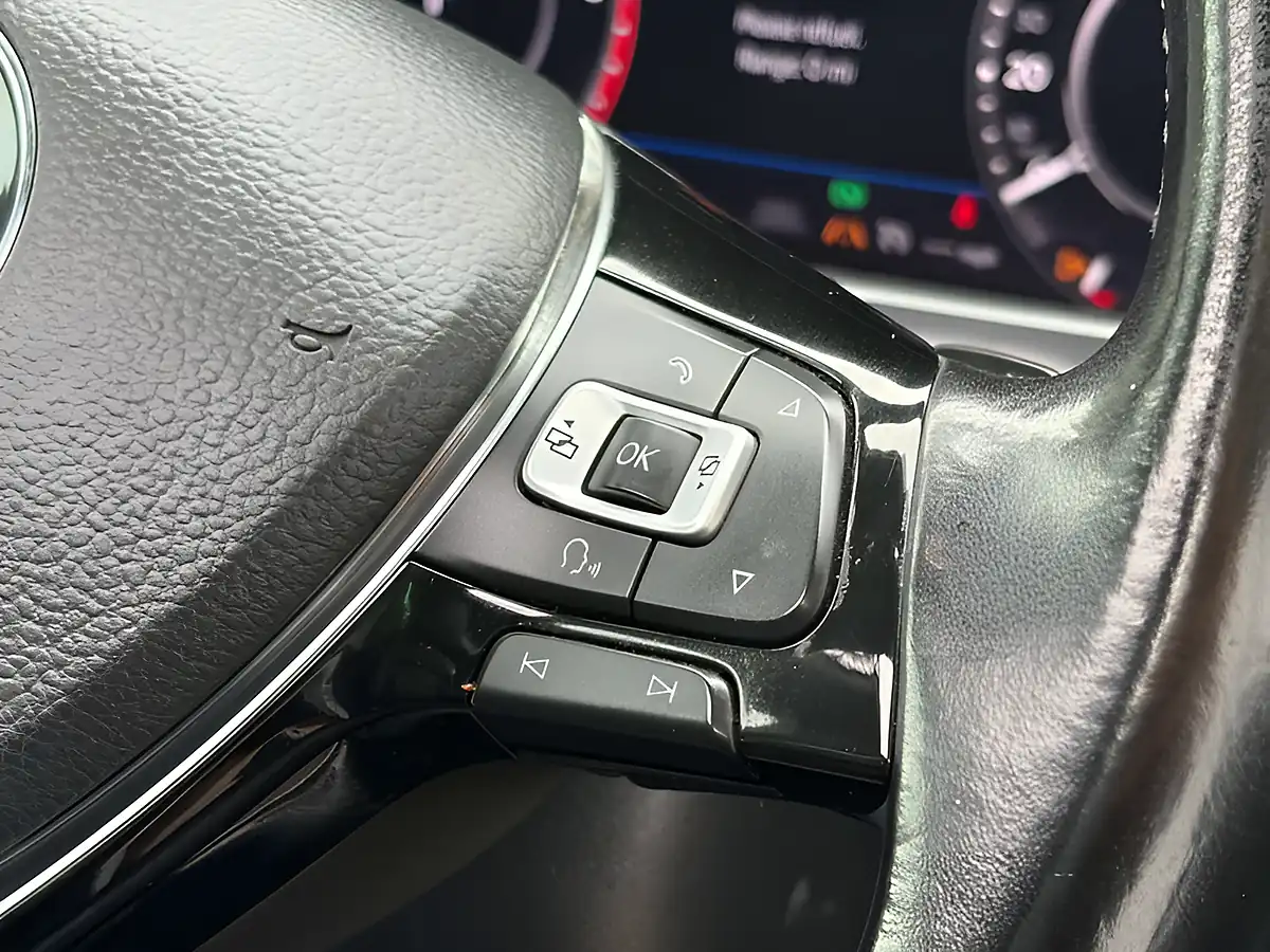 Used 2018 Volkswagen Tiguan Sel Pure White - Interior and Exterior details 17