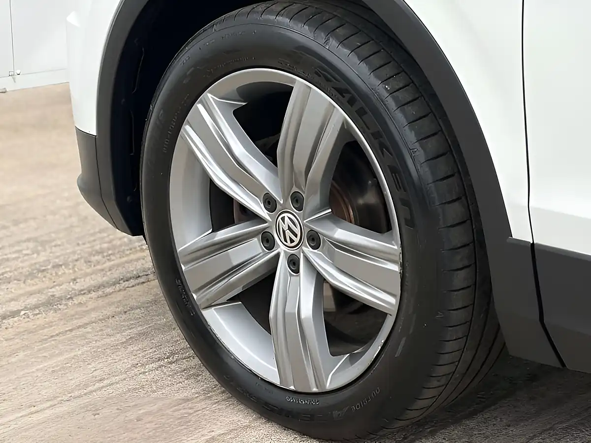 Used 2018 Volkswagen Tiguan Sel Pure White - Interior and Exterior details 18