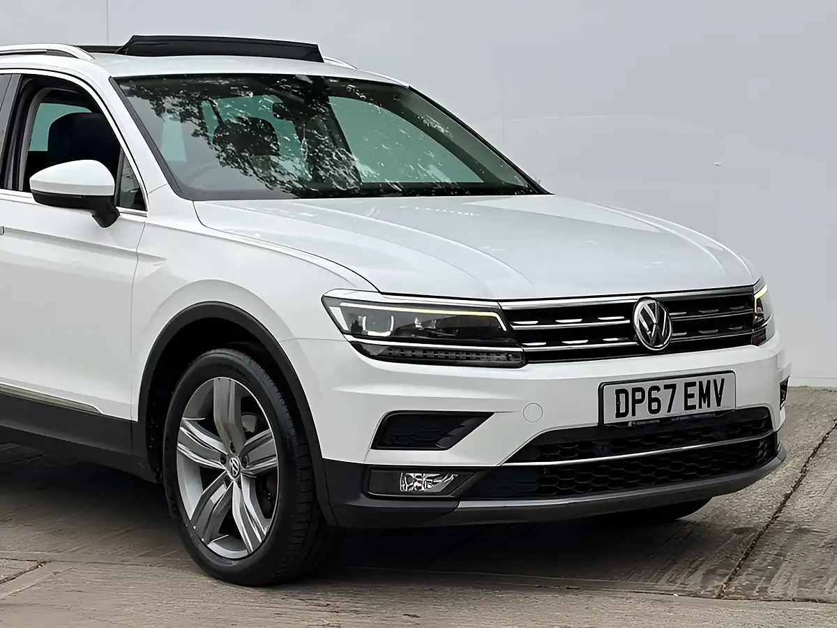 Used 2018 Volkswagen Tiguan Sel Pure White - Interior and Exterior details 2