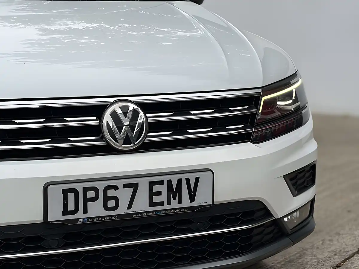 Used 2018 Volkswagen Tiguan Sel Pure White - Interior and Exterior details 3