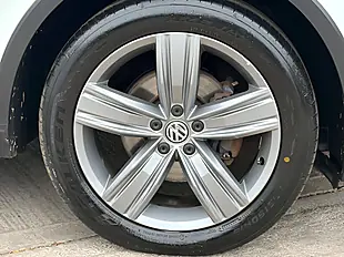 Used 2018 Volkswagen Tiguan Sel Pure White - Interior and Exterior details 8