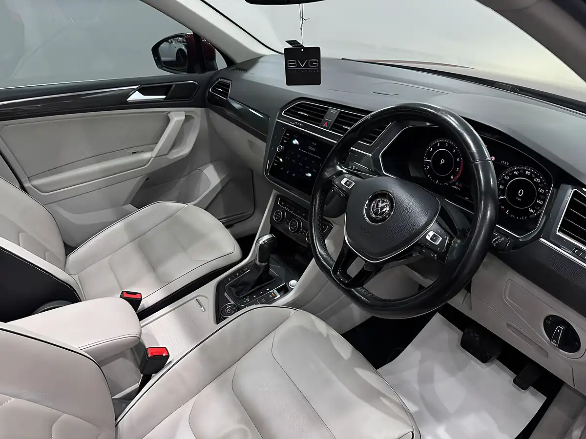 Used 2018 Volkswagen Tiguan Sel Red - Interior and Exterior details 10