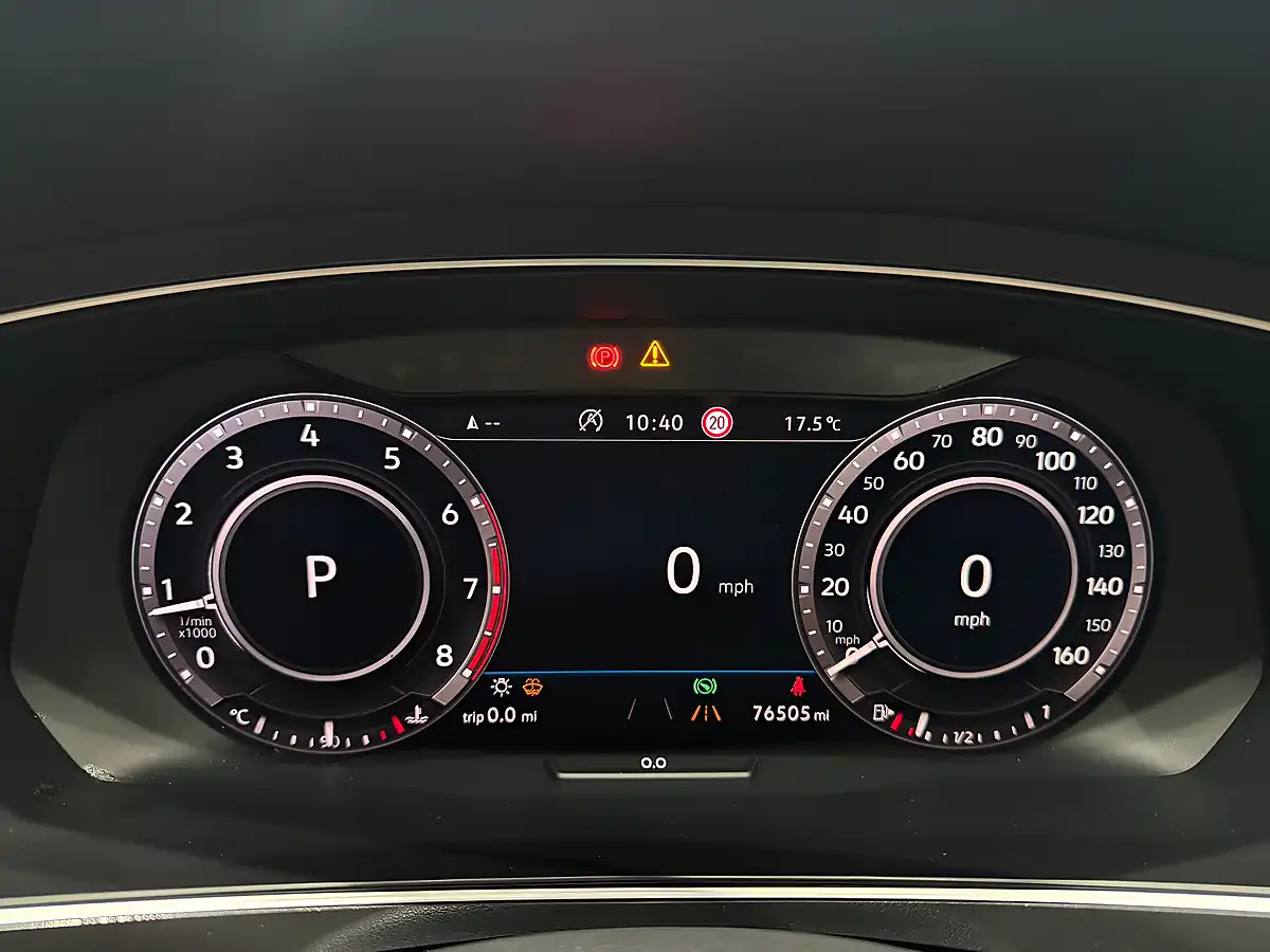 Used 2018 Volkswagen Tiguan Sel Red - Interior and Exterior details 11