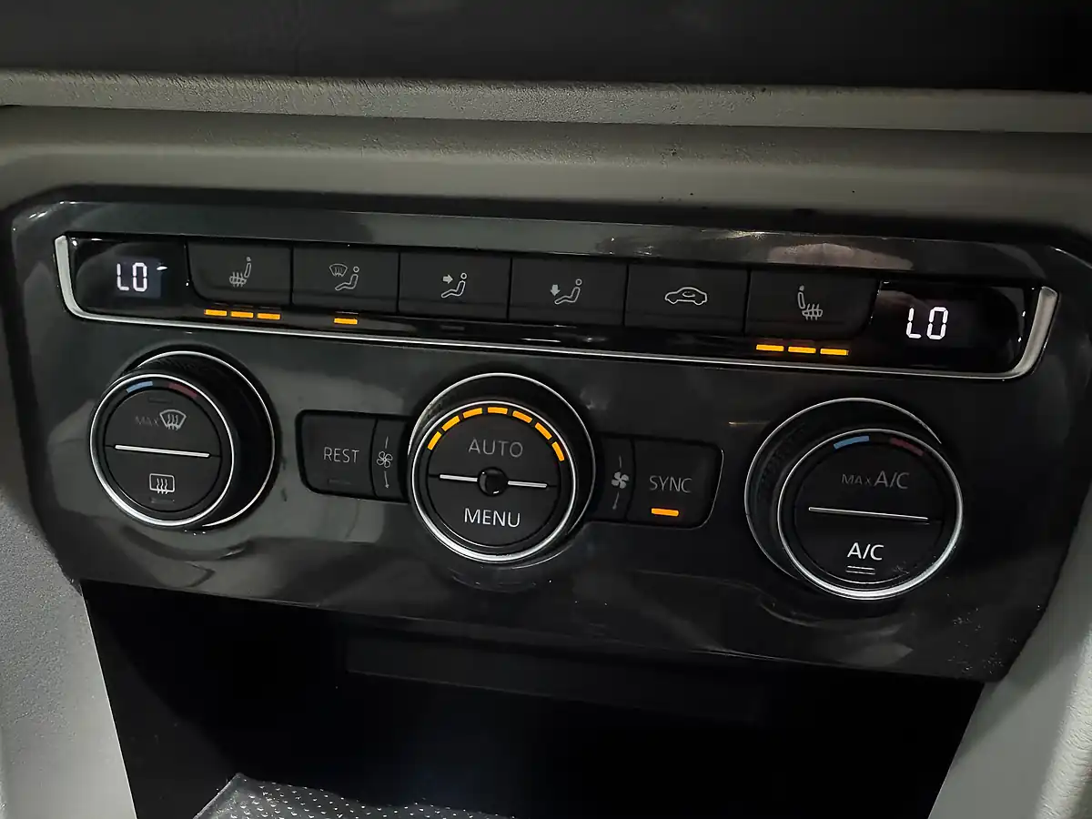Used 2018 Volkswagen Tiguan Sel Red - Interior and Exterior details 13