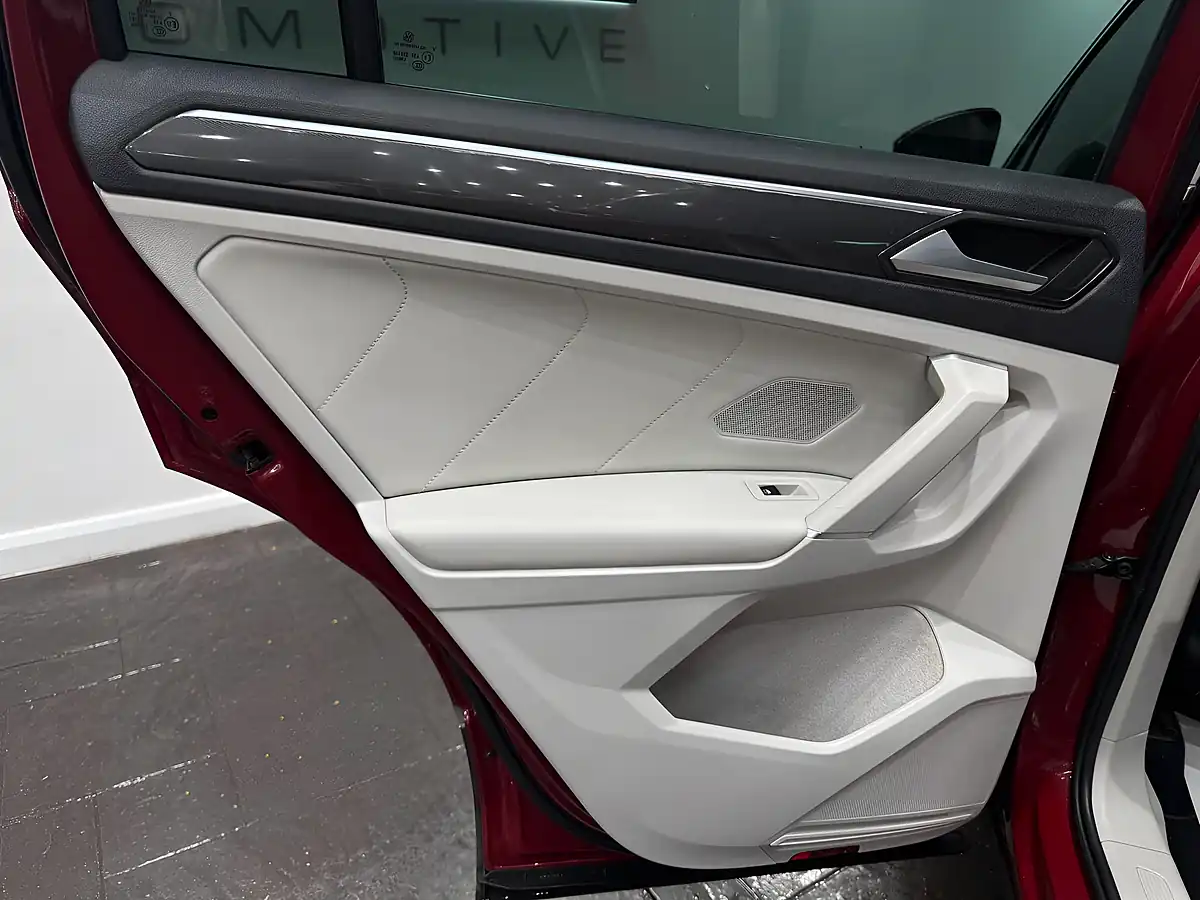 Used 2018 Volkswagen Tiguan Sel Red - Interior and Exterior details 15