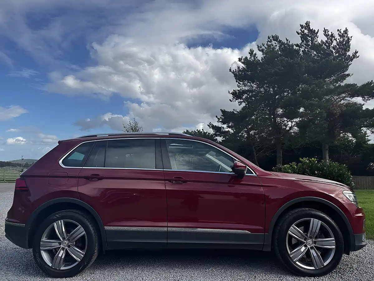 Used 2018 Volkswagen Tiguan Sel Red - Interior and Exterior details 11