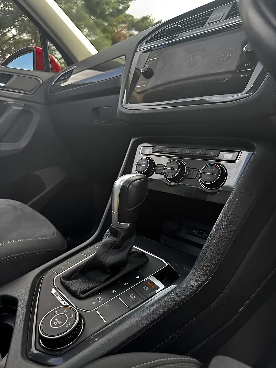 Used 2018 Volkswagen Tiguan Sel Red - Interior and Exterior details 15