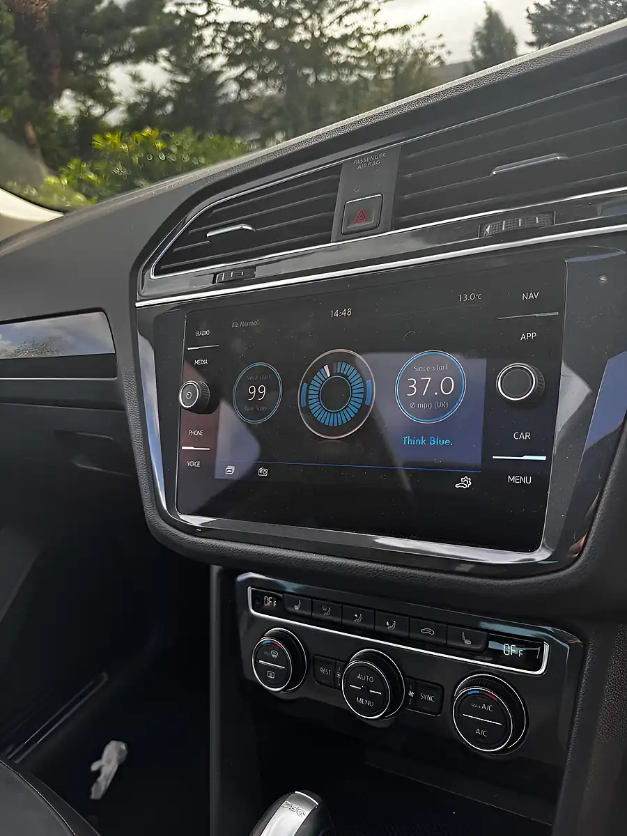 Used 2018 Volkswagen Tiguan Sel Red - Interior and Exterior details 16