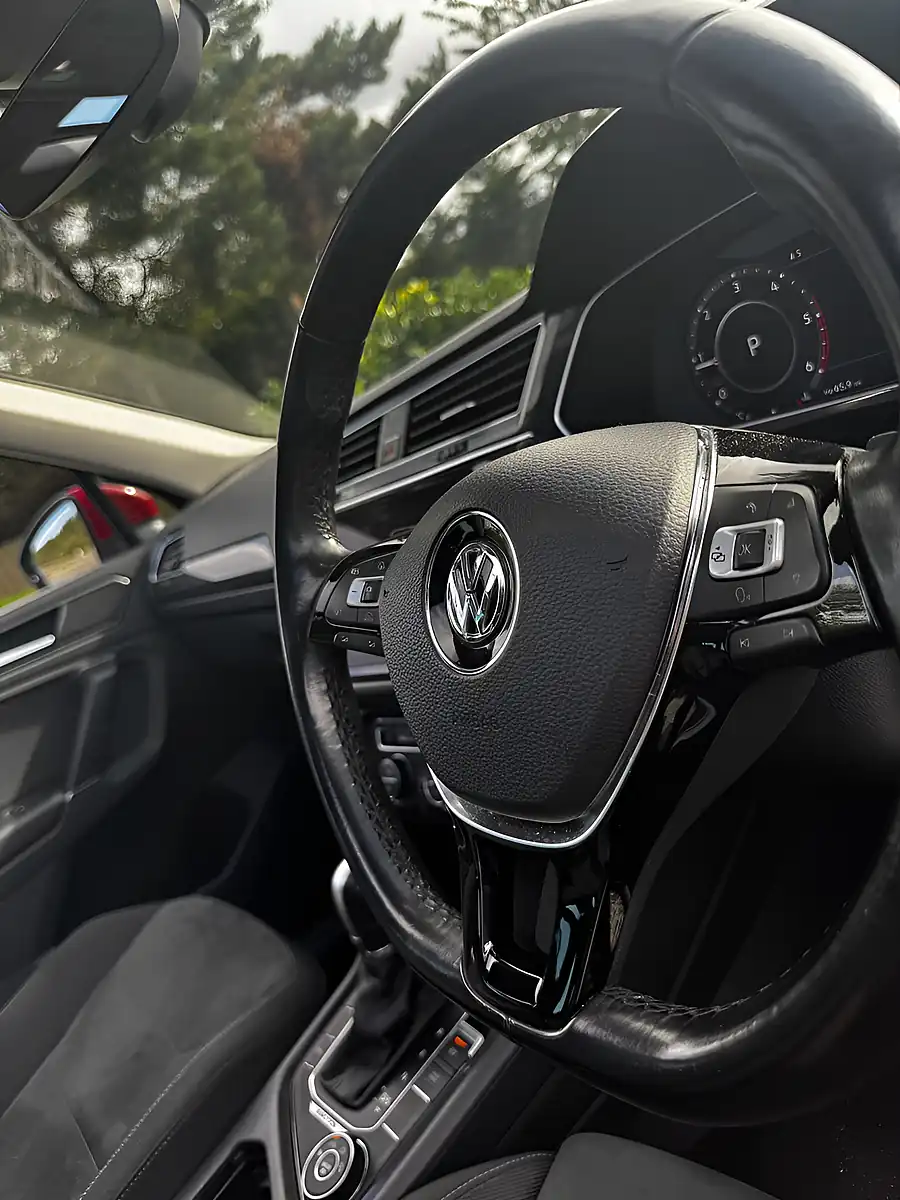 Used 2018 Volkswagen Tiguan Sel Red - Interior and Exterior details 17