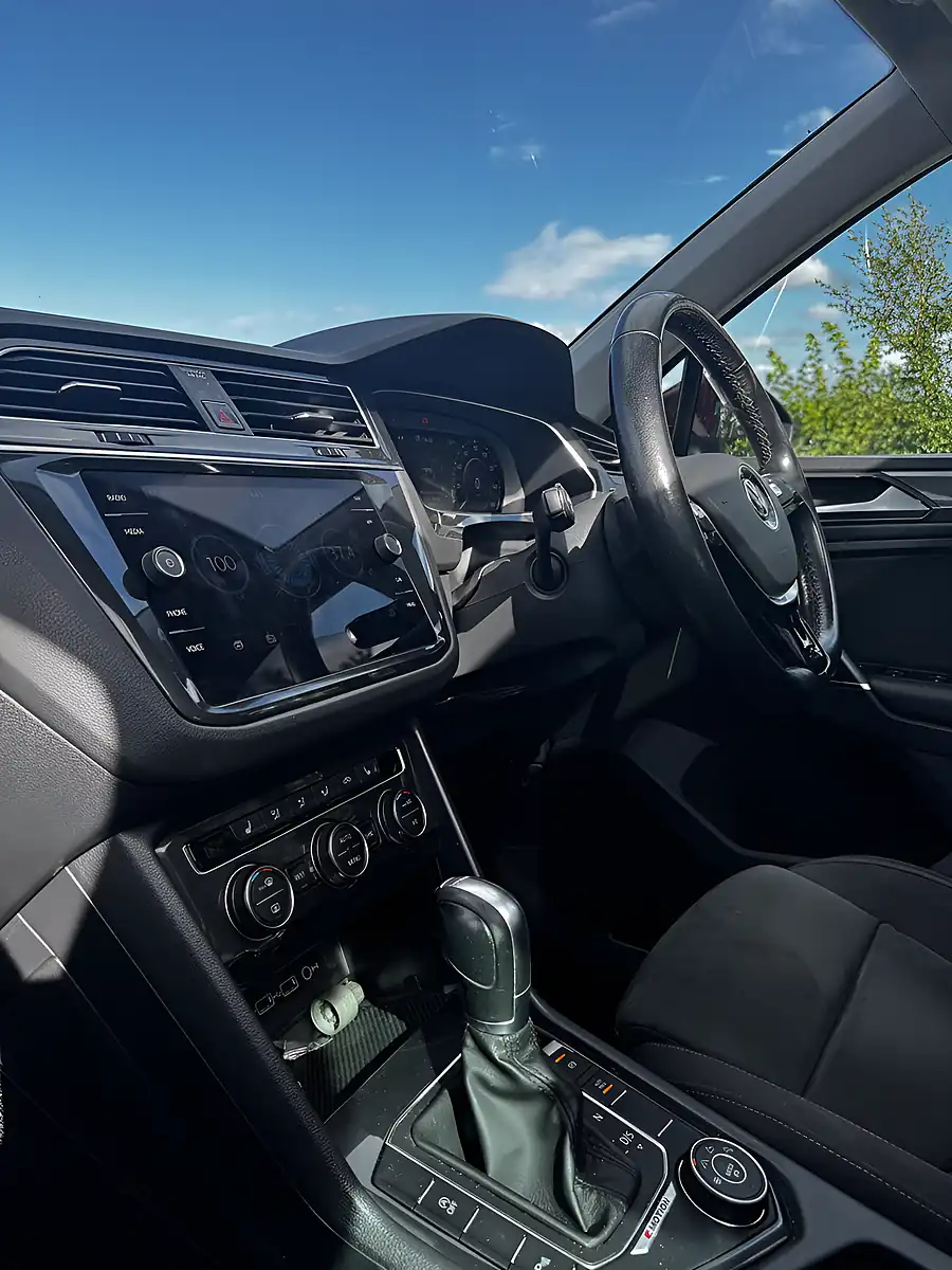 Used 2018 Volkswagen Tiguan Sel Red - Interior and Exterior details 18