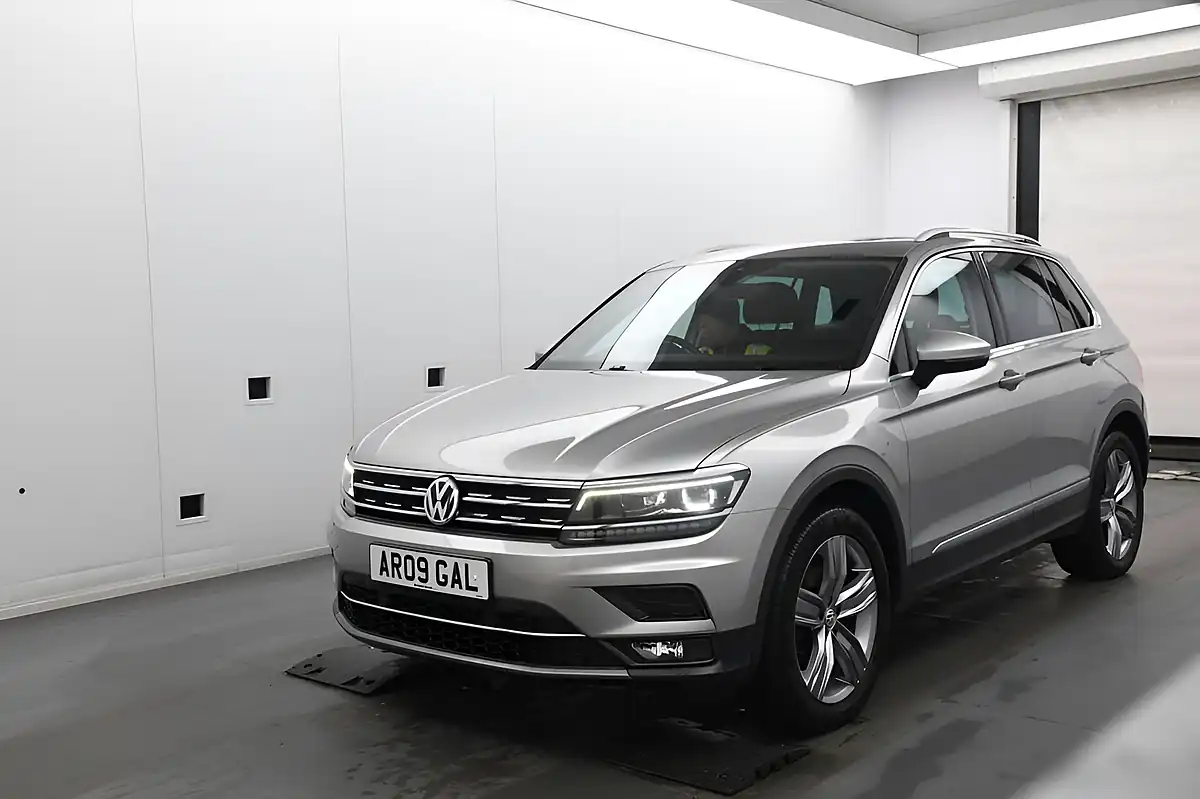 Used 2018 Volkswagen Tiguan Sel Silver - Interior and Exterior details 2