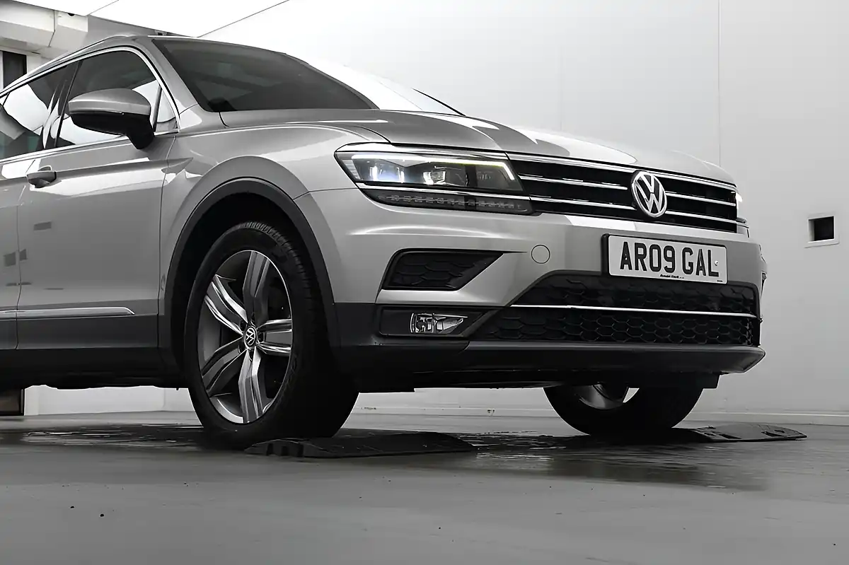 Used 2018 Volkswagen Tiguan Sel Silver - Interior and Exterior details 4
