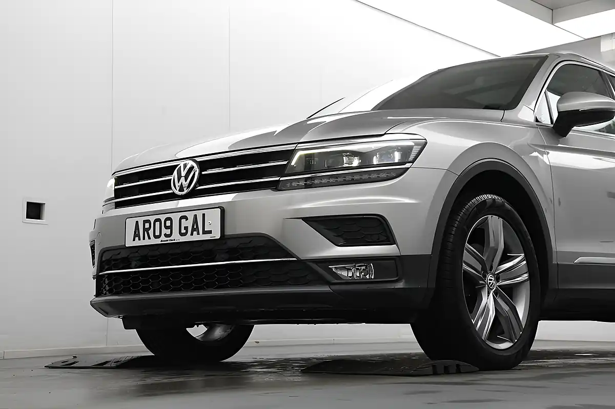 Used 2018 Volkswagen Tiguan Sel Silver - Interior and Exterior details 5