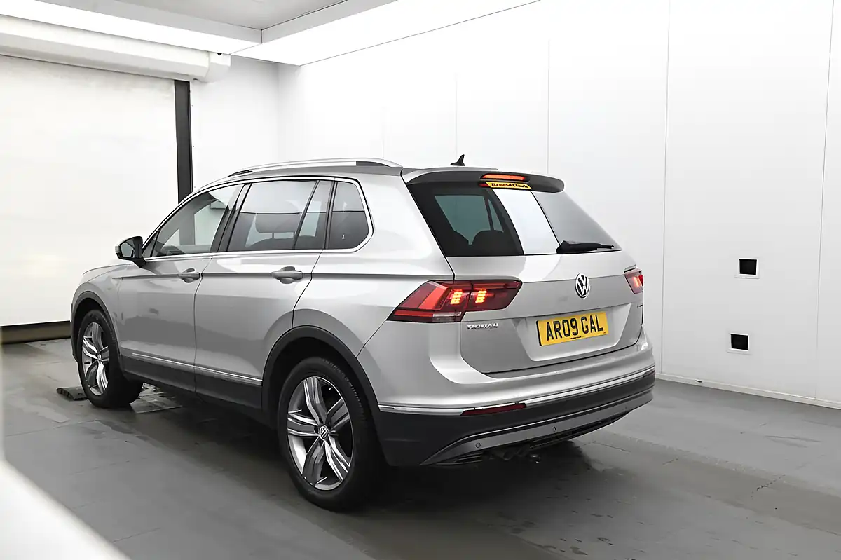 Used 2018 Volkswagen Tiguan Sel Silver - Interior and Exterior details 6