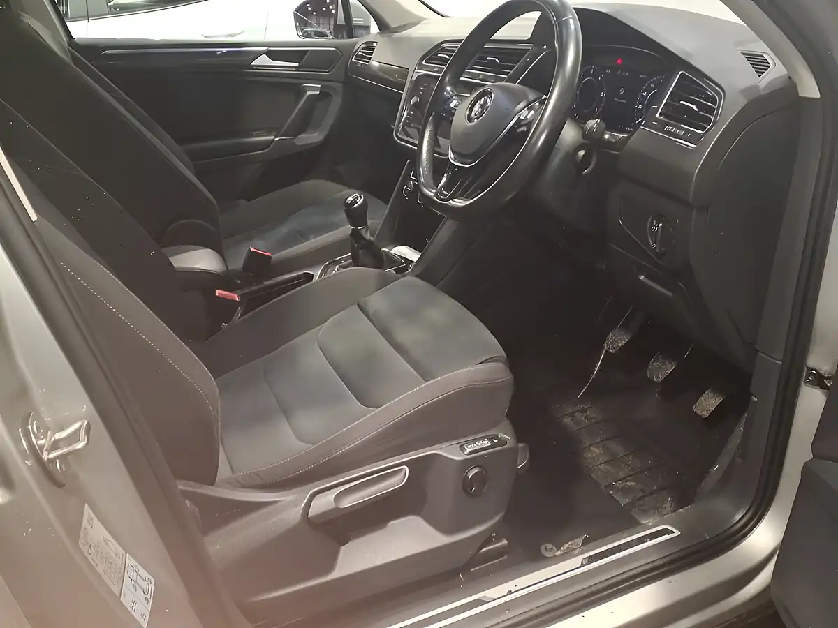 Used 2018 Volkswagen Tiguan Sel Silver - Interior and Exterior details 7