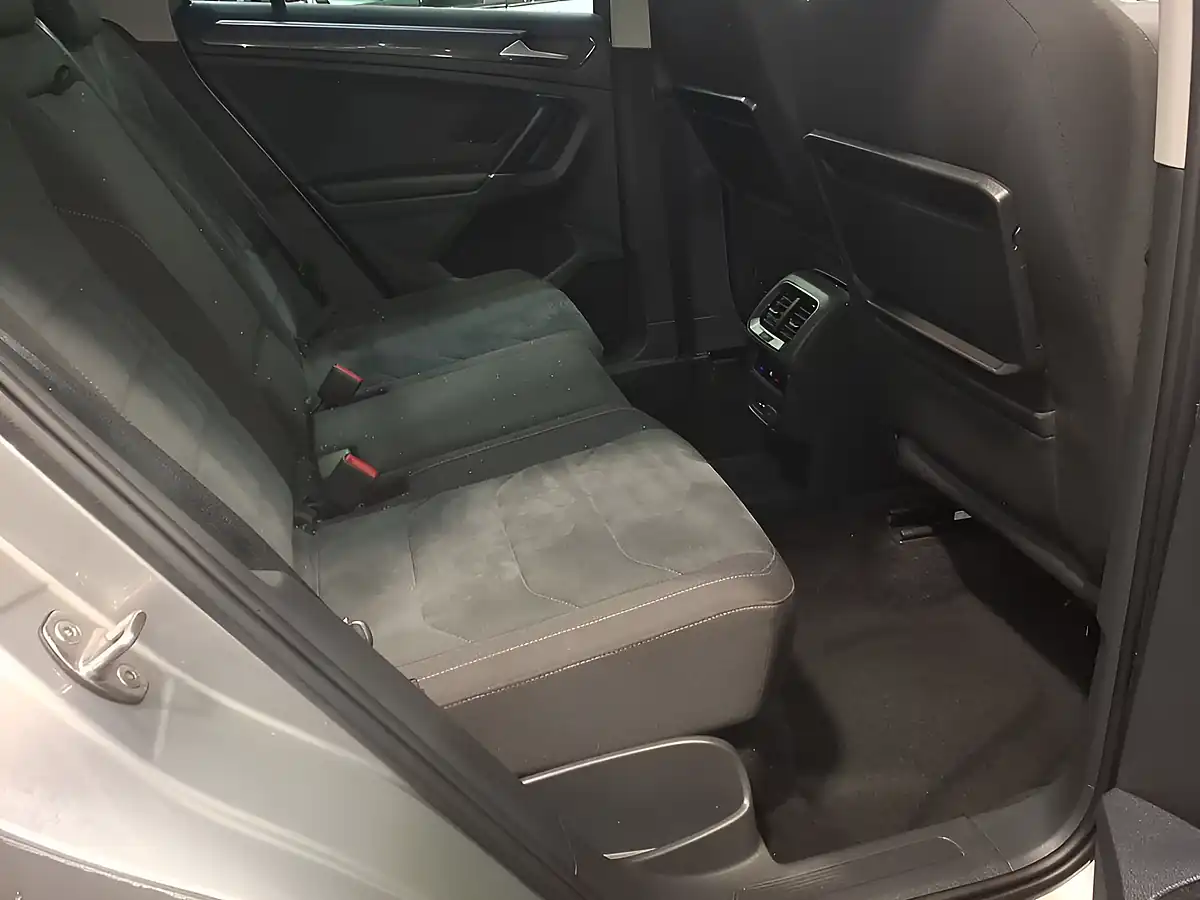 Used 2018 Volkswagen Tiguan Sel Silver - Interior and Exterior details 8